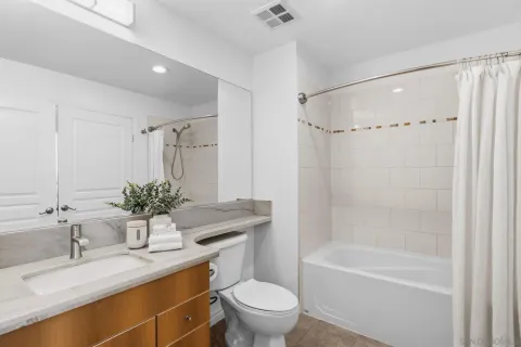 $675,000 | 300 West Beech Street, Unit 1705, San Diego, CA 92101