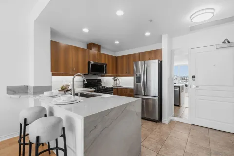 $675,000 | 300 West Beech Street, Unit 1705, San Diego, CA 92101