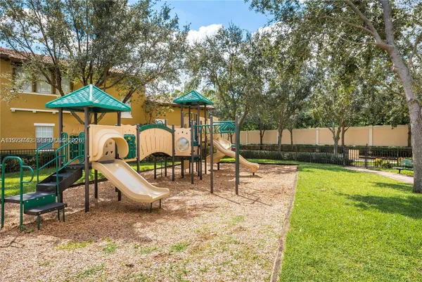 $3,000 | 604 Southwest 147th Avenue, Unit 137, Pembroke Pines, FL 33027