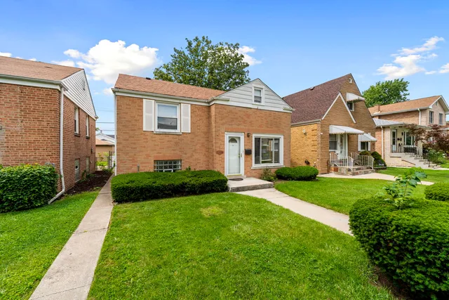 $2,400 | 2636 North West Street, River Grove, IL 60171