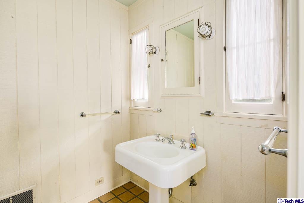 1579 Lombardy Road Pasadena, CA 91106 - Photo 23 of 35 Additional Photo