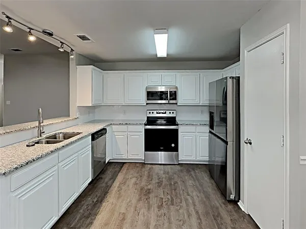 $2,400 | 501 Marybeth Drive, Burleson, TX 76028