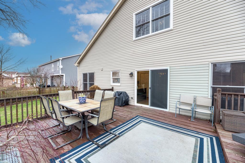 460 Springwood Lane Bolingbrook, IL 60440 - Photo 30 of 35 a outdoor space with furniture