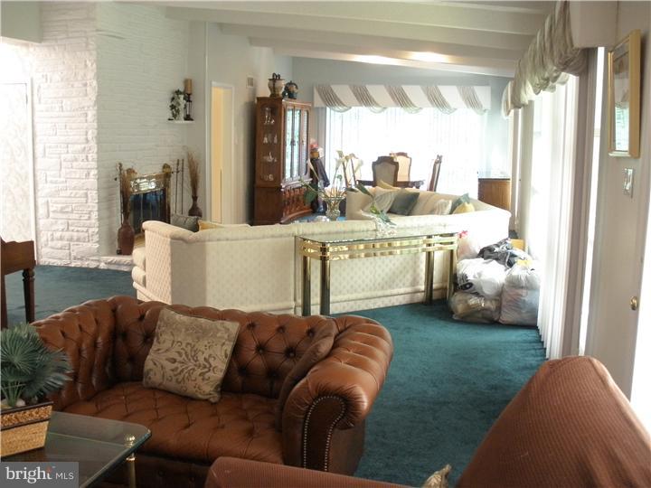 1472 Noble Road Jenkintown, PA 19046 - Photo 14 of 25 Living Room