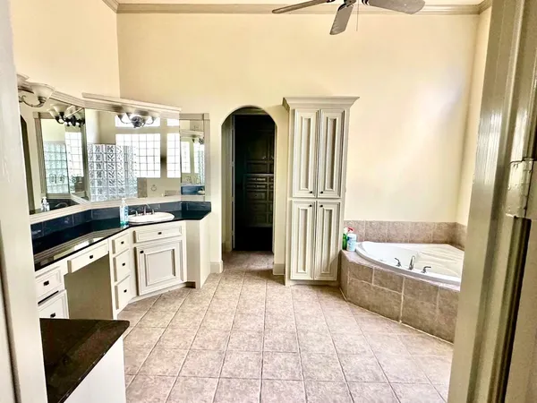 $875,000 | 38 Hillock Woods, The Woodlands, TX 77380