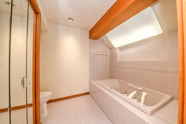 $5,500 | 8170 Lake Ridge Drive, Burr Ridge, IL 60527