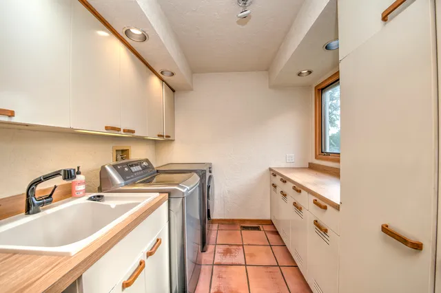 $5,500 | 8170 Lake Ridge Drive, Burr Ridge, IL 60527