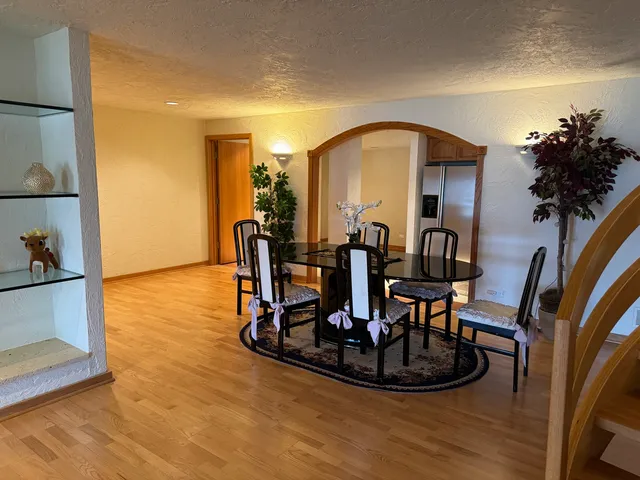 $5,500 | 8170 Lake Ridge Drive, Burr Ridge, IL 60527