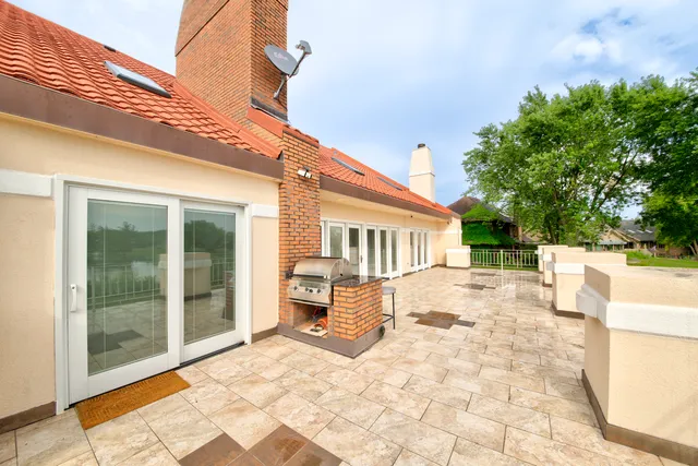 $5,500 | 8170 Lake Ridge Drive, Burr Ridge, IL 60527