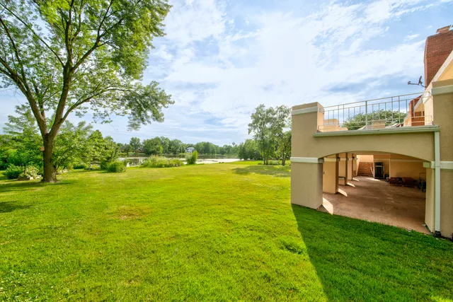 $5,500 | 8170 Lake Ridge Drive, Burr Ridge, IL 60527