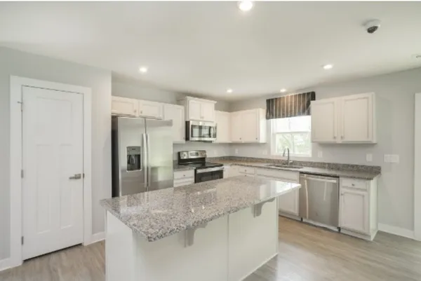 $425,000 | 711 Cottage Drive, Columbia, TN 38401