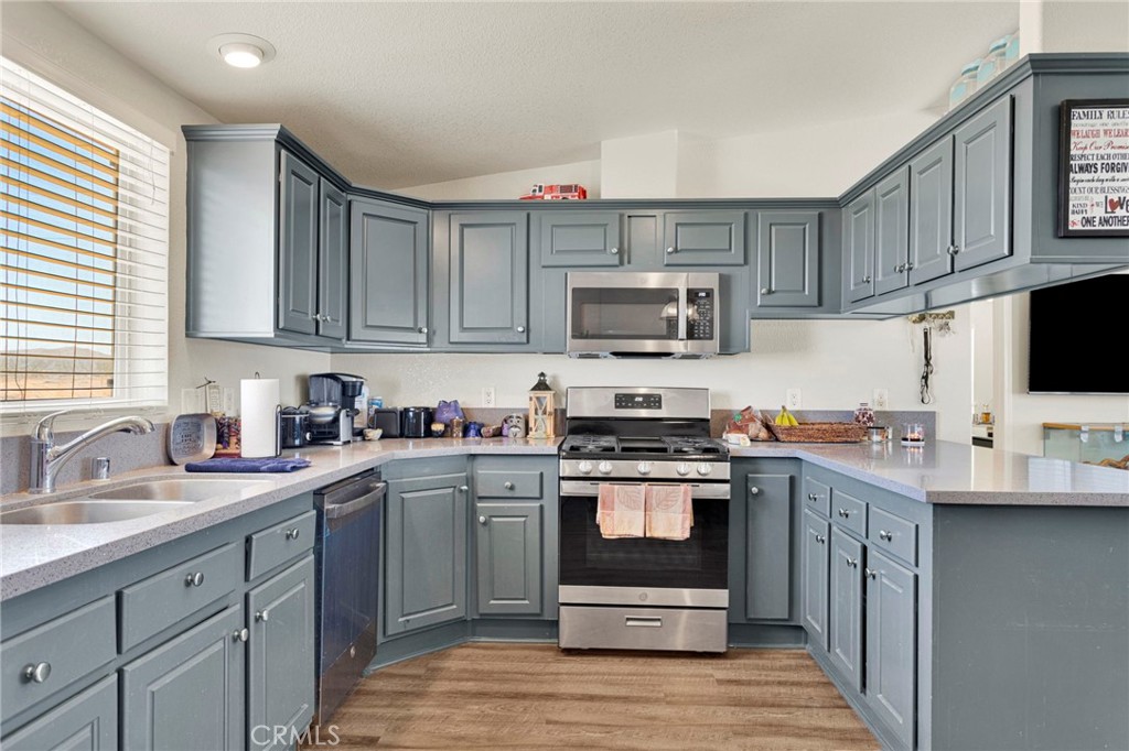 7162 Emily Road Adelanto, CA 92301 - Photo 13 of 74