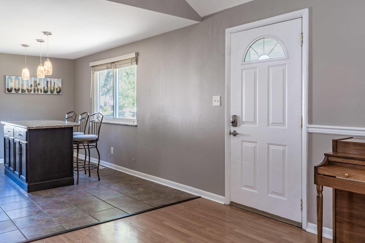 393 Hermitage Road Columbus, OH 43230 - Photo 4 of 32