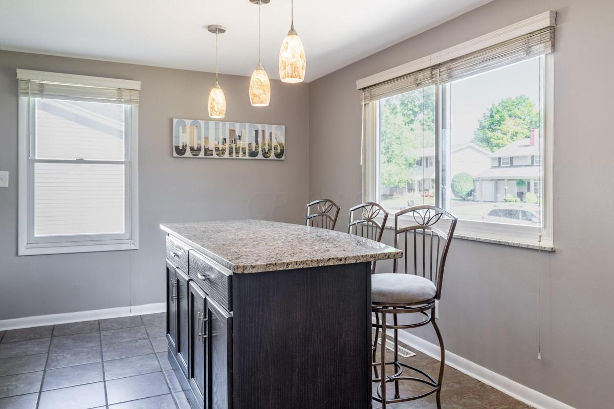 393 Hermitage Road Columbus, OH 43230 - Photo 5 of 32