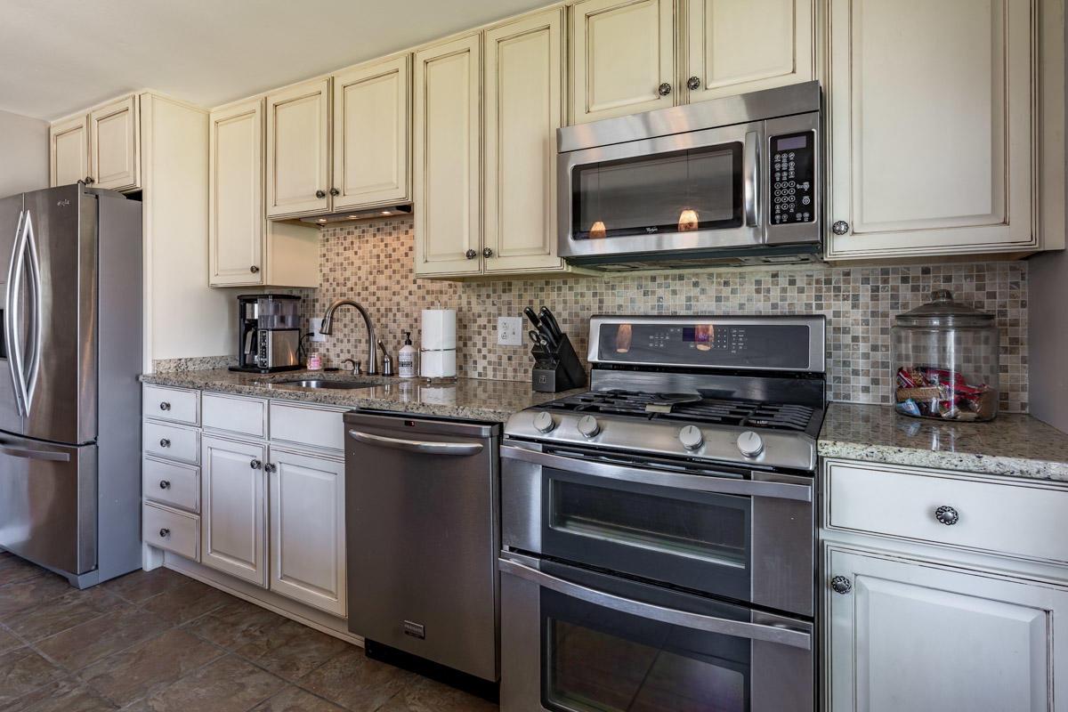 393 Hermitage Road Columbus, OH 43230 - Photo 7 of 32