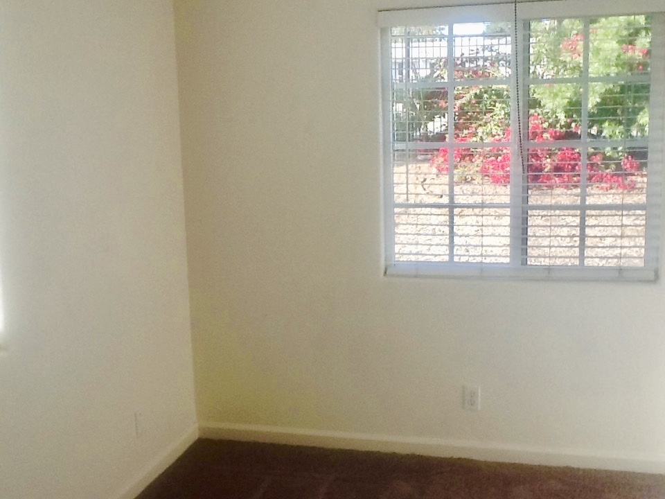 291 Cedar Road Vista, CA 92083 - Photo 8 of 12 Gallery Image 8