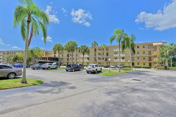 $1,900 | 9355 Southwest 8th Street, Unit 401, Boca Raton, FL 33428