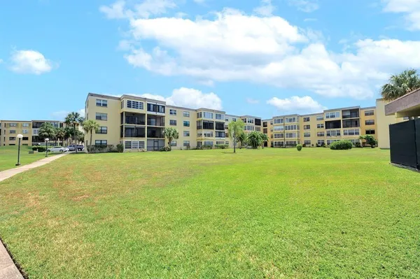 $1,900 | 9355 Southwest 8th Street, Unit 401, Boca Raton, FL 33428