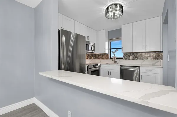 $1,900 | 9355 Southwest 8th Street, Unit 401, Boca Raton, FL 33428