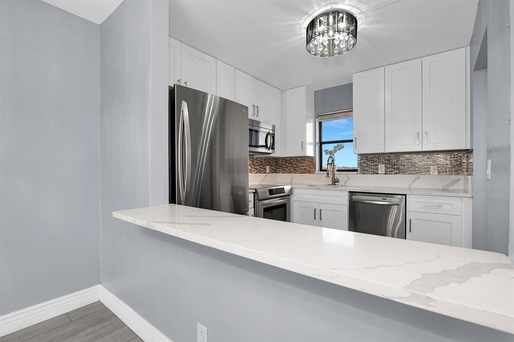 9355 Southwest 8th Street, Unit 401 Boca Raton, FL 33428 - Photo 8 of 36 540a0f5541d0e951e37b36440152d913