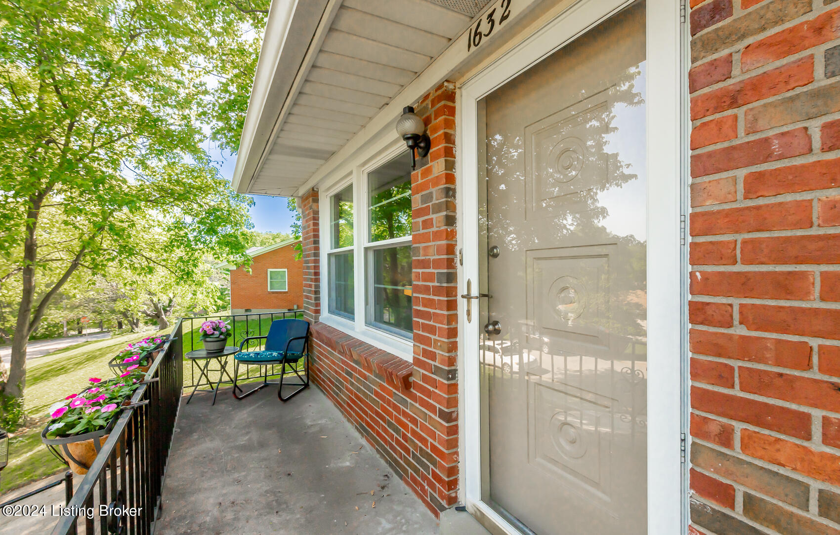 1632 Whippoorwill Road Louisville, KY 40213 - Photo 2 of 35 WWR-104