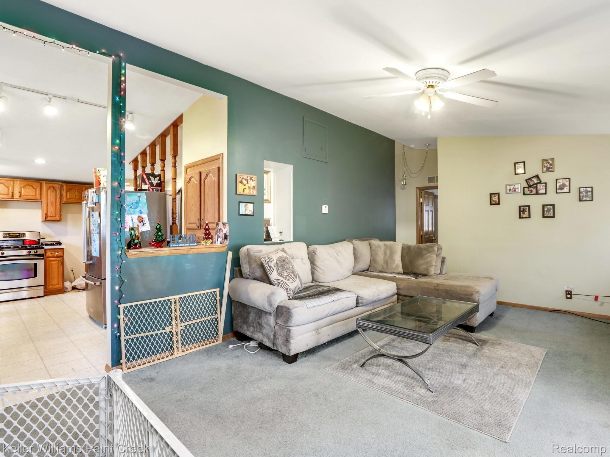 29489 Judith Street Inkster, MI 48141 - Photo 15 of 24 Living Room