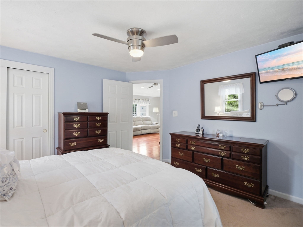 48 Oak Knoll Road Lowell, MA 01852 - Photo 18 of 41