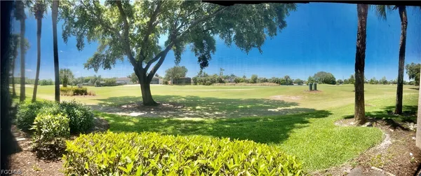 a view of yard with green space