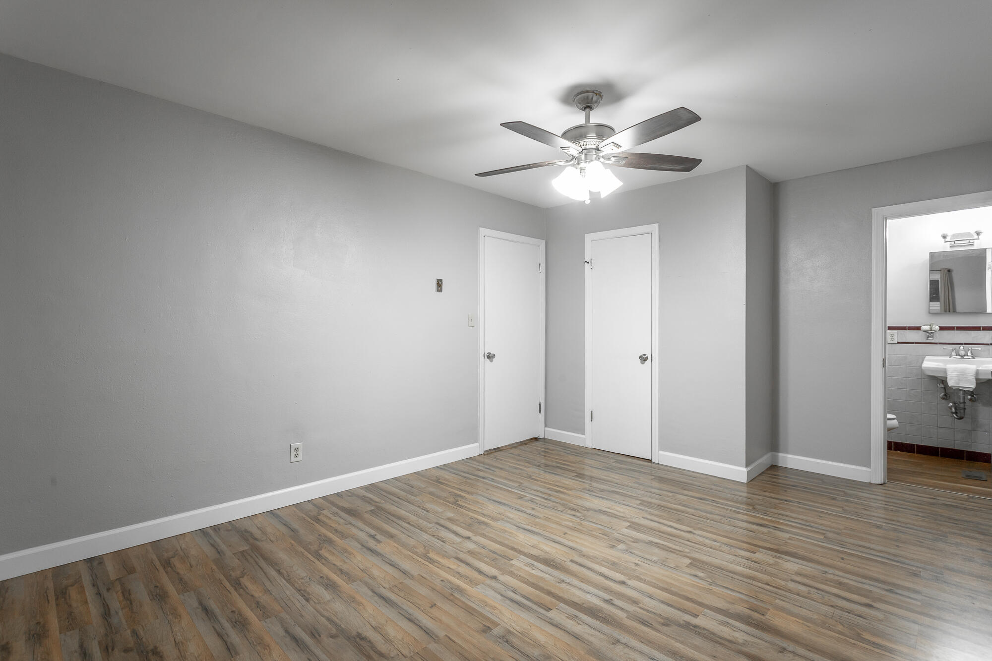 1119 Fernway Road Chattanooga, TN 37405 - Photo 24 of 53 Master Bedroom/bath