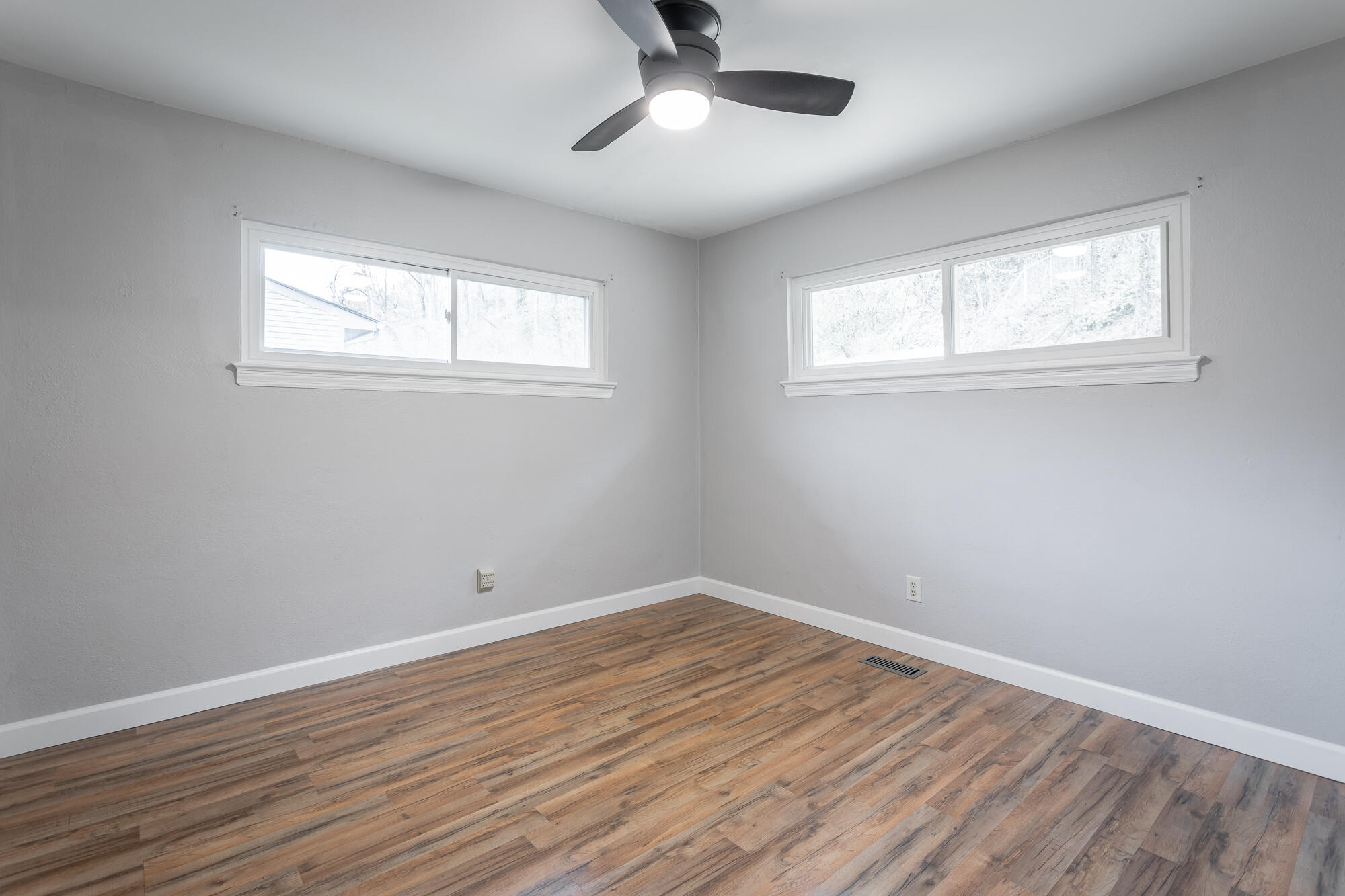 1119 Fernway Road Chattanooga, TN 37405 - Photo 27 of 53 Second Bedroom