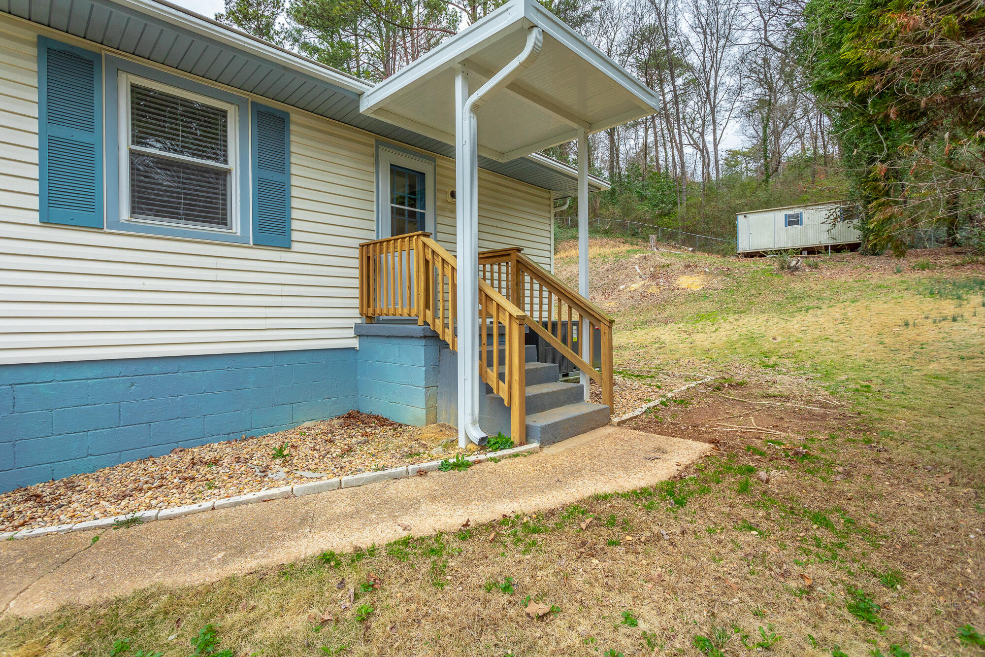 1119 Fernway Road Chattanooga, TN 37405 - Photo 39 of 53 Side Door