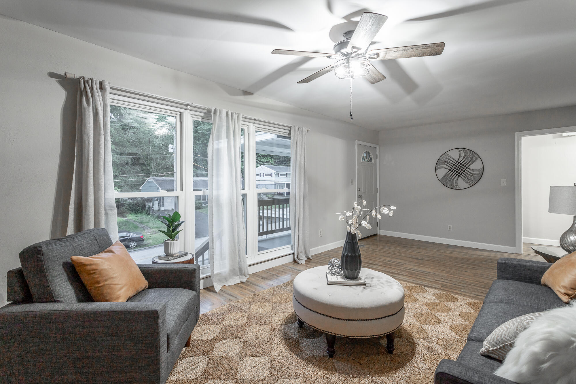 1119 Fernway Road Chattanooga, TN 37405 - Photo 9 of 53 Living Room