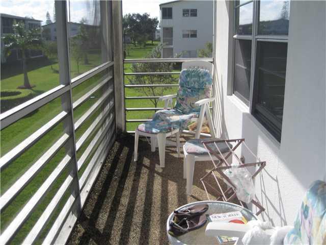 186 Suffolk F, Unit 186 Boca Raton, FL 33434 - Photo 1 of 9 Living room