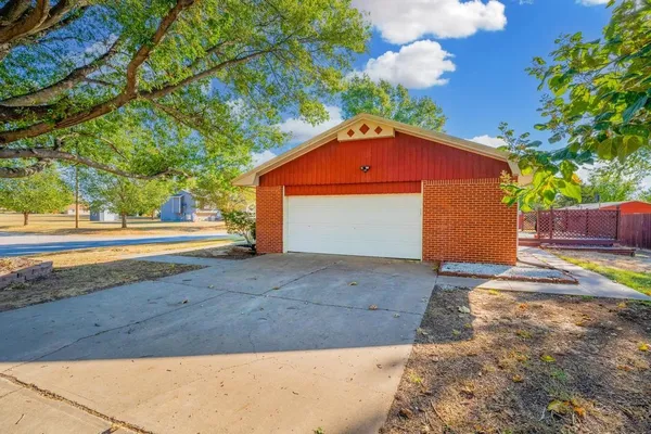 $140,000 | 523 W Avenue East, Caldwell, KS 67022