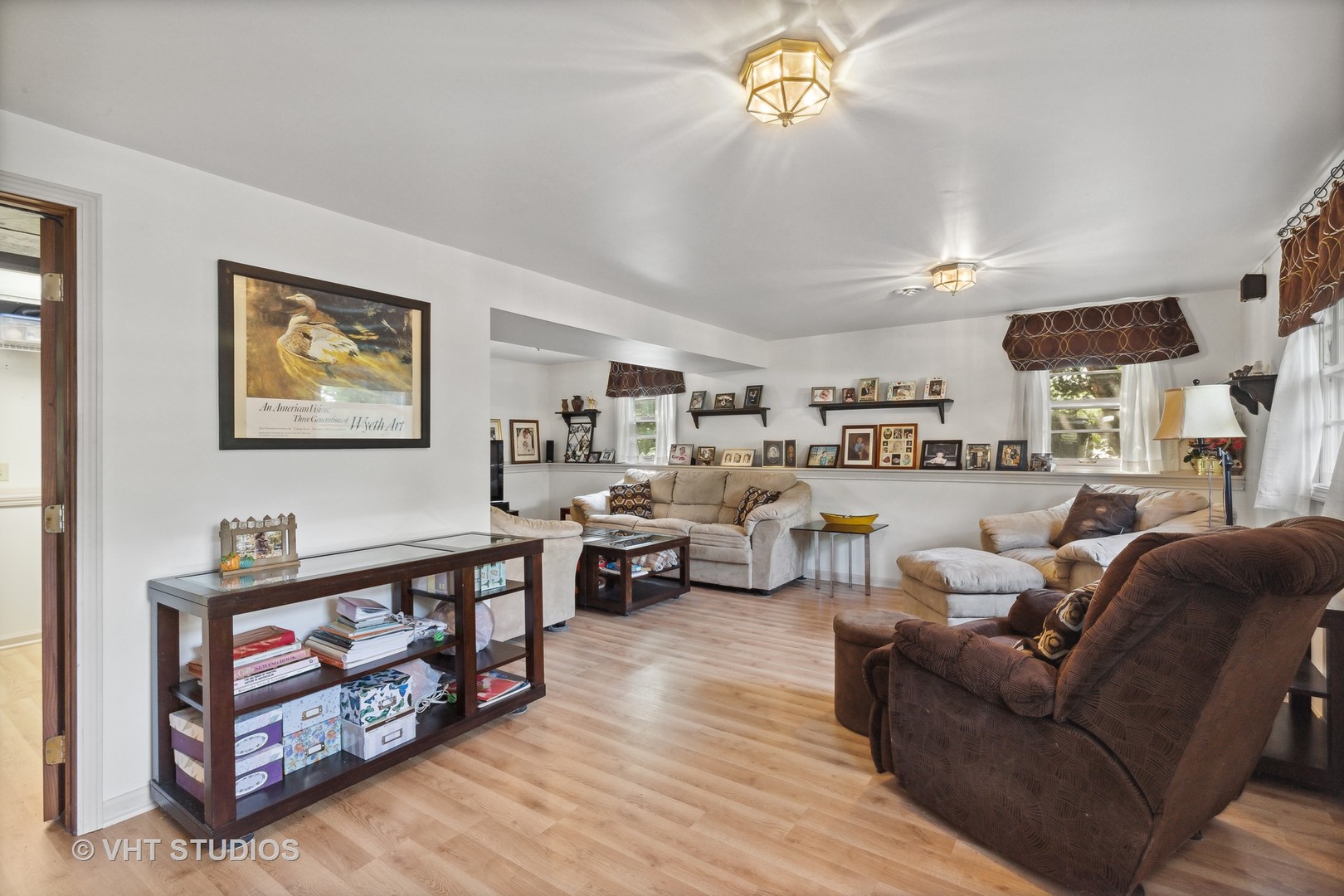 2107 Meadow Drive Lindenhurst, IL 60046 - Photo 6 of 18 a living room with furniture and a flat screen tv