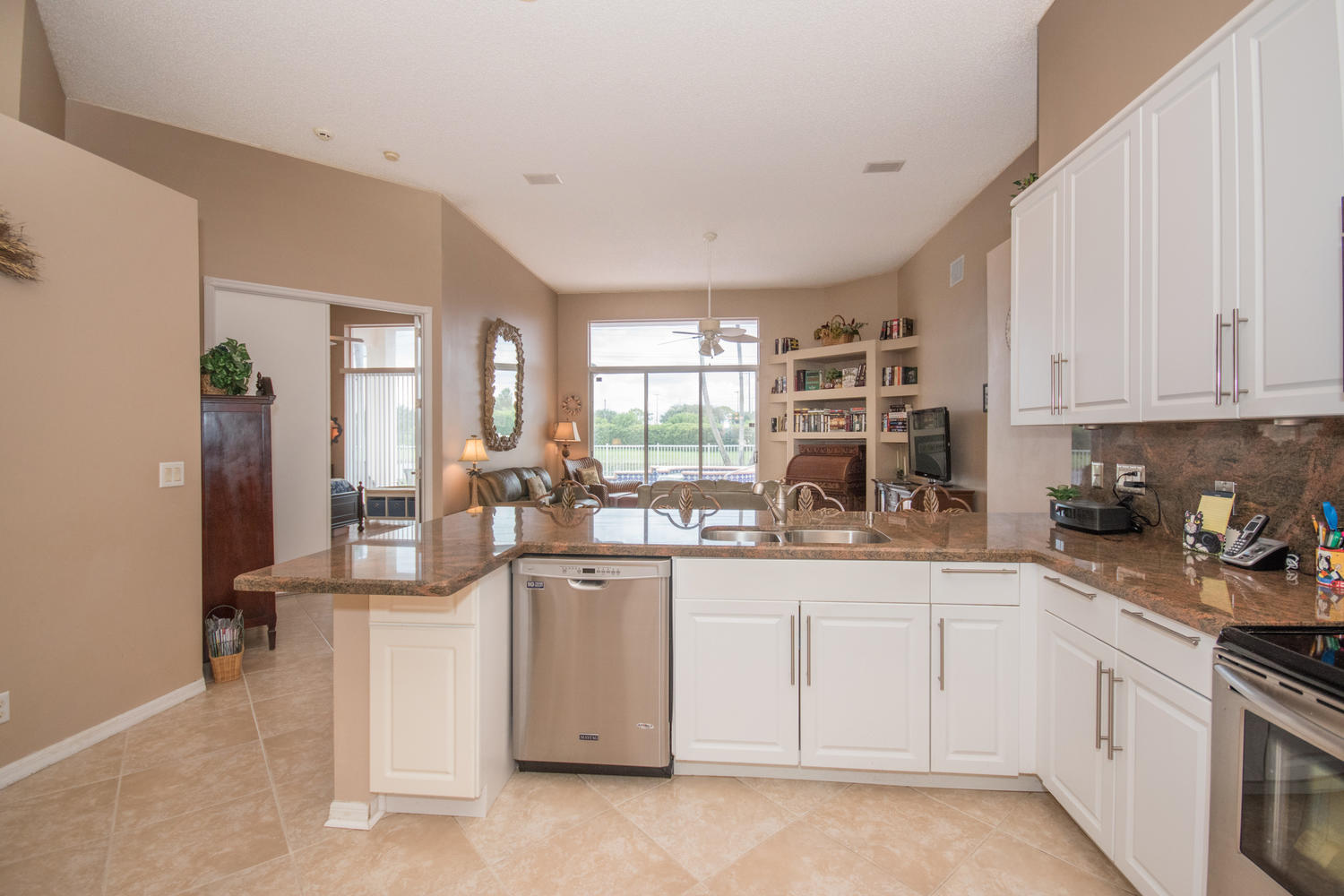 10864 Tea Olive Lane Boca Raton, FL 33498 - Photo 10 of 48 10864 Tea Olive Ln Boca Raton-large-016-