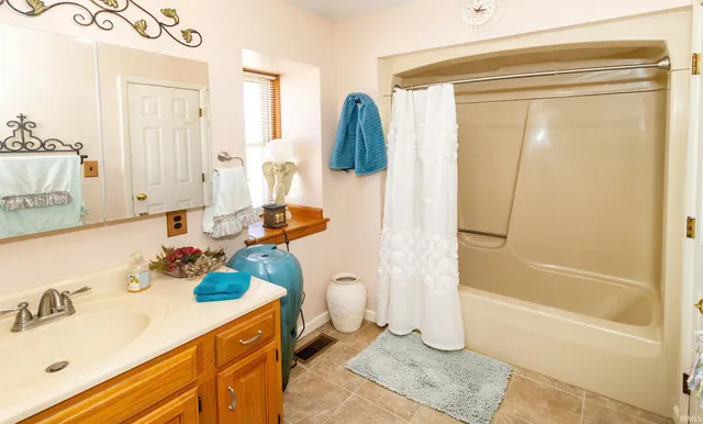 $379,900 | 1813 College Avenue, Vincennes, IN 47591