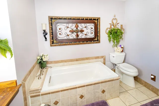 $379,900 | 1813 College Avenue, Vincennes, IN 47591