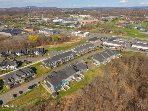 $550,000 | 32 Stacey Way, North Greenbush, NY 12180
