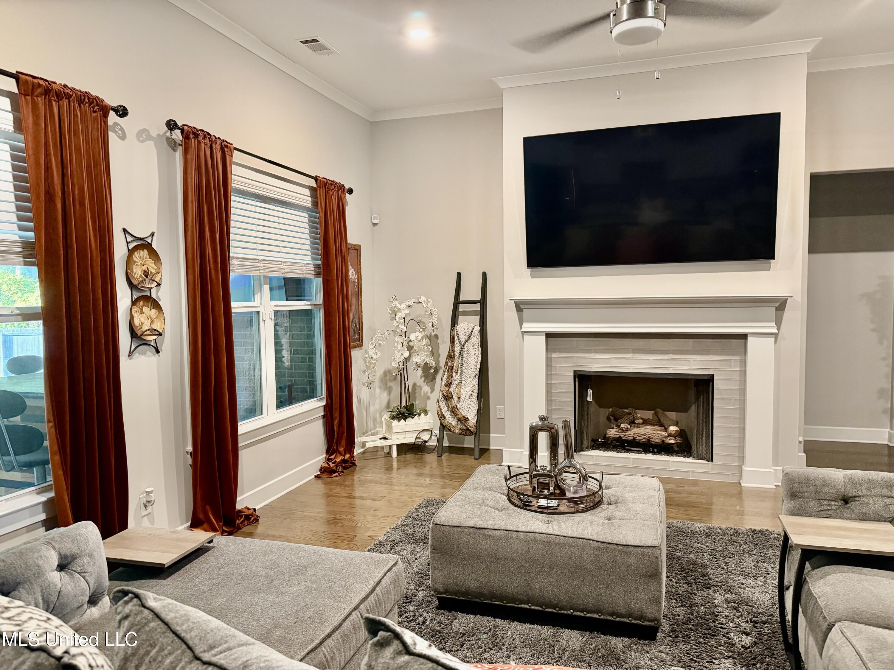 6934 North Sunrise Loop Olive Branch, MS 38654 - Photo 2 of 20 IMG_0575