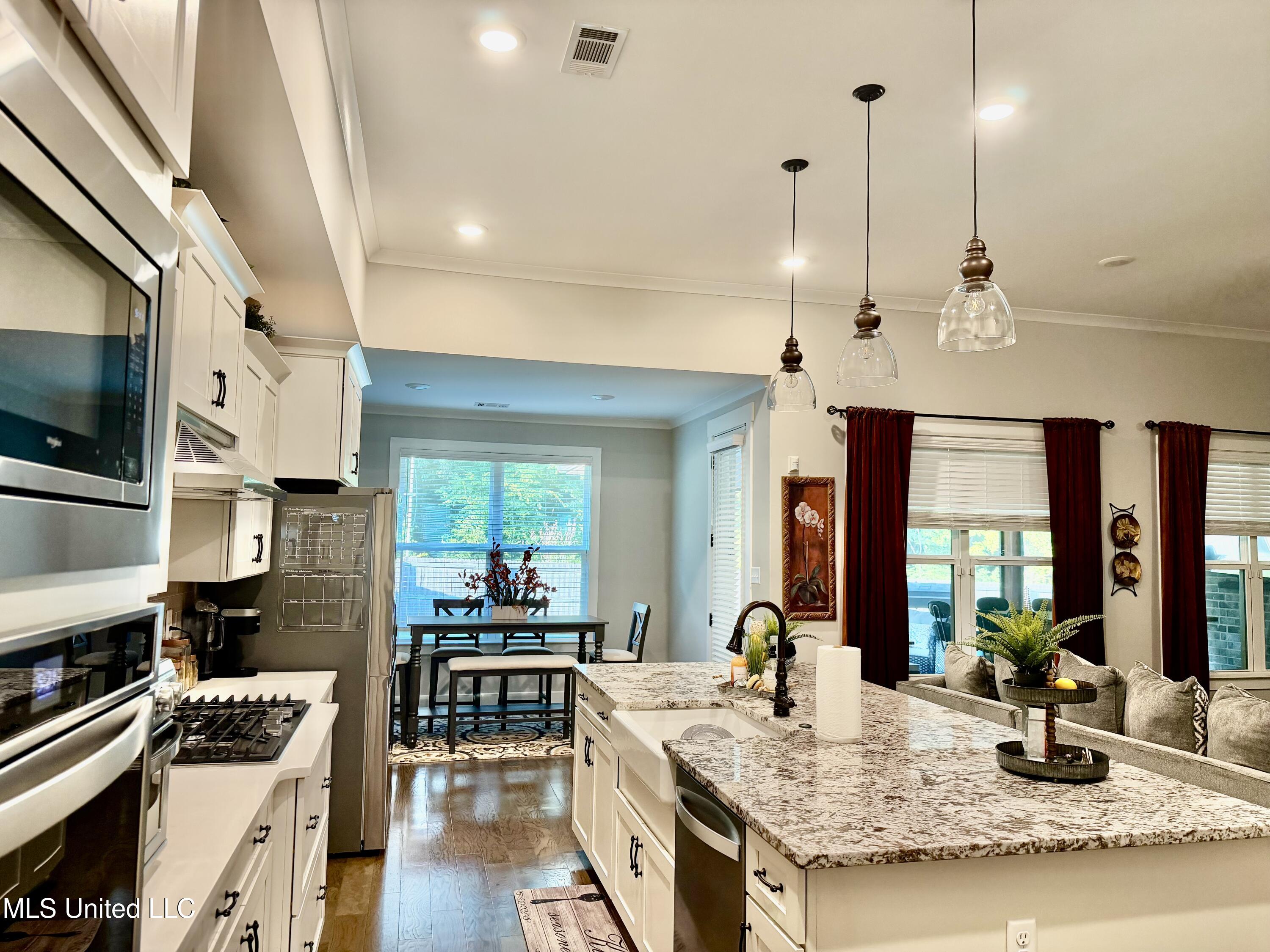 6934 North Sunrise Loop Olive Branch, MS 38654 - Photo 5 of 20 IMG_0565