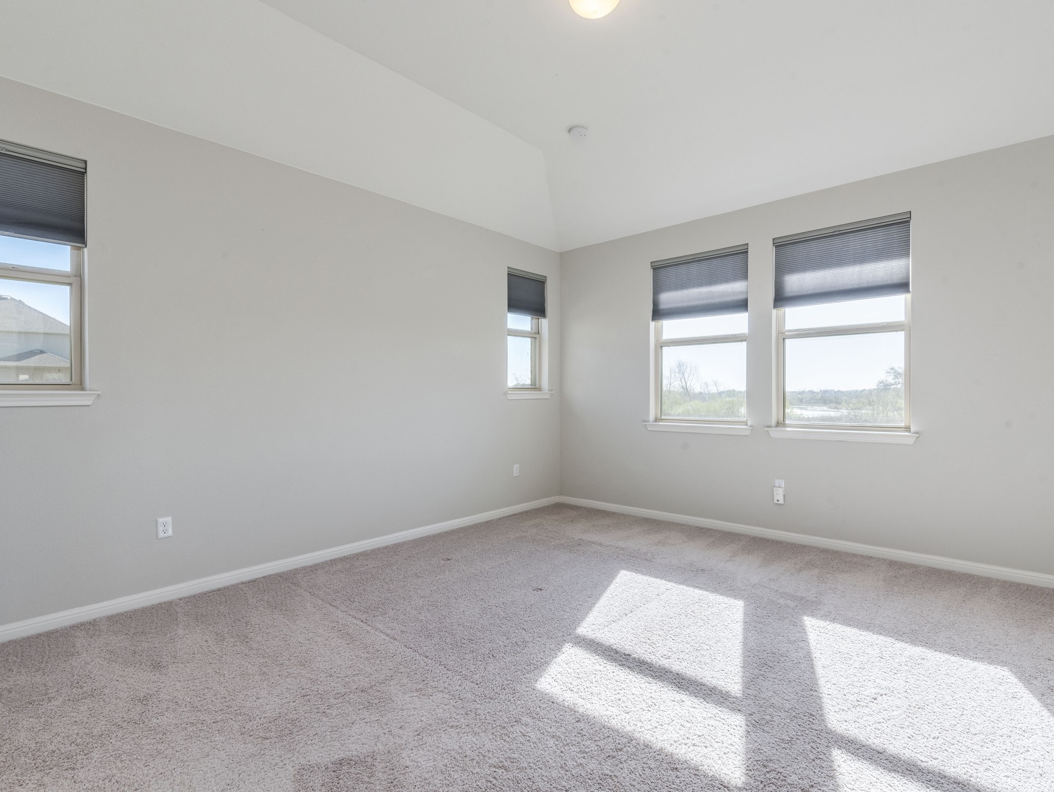 6829 Banff Cove Austin, TX 78754 - Photo 13 of 39 an empty room with windows