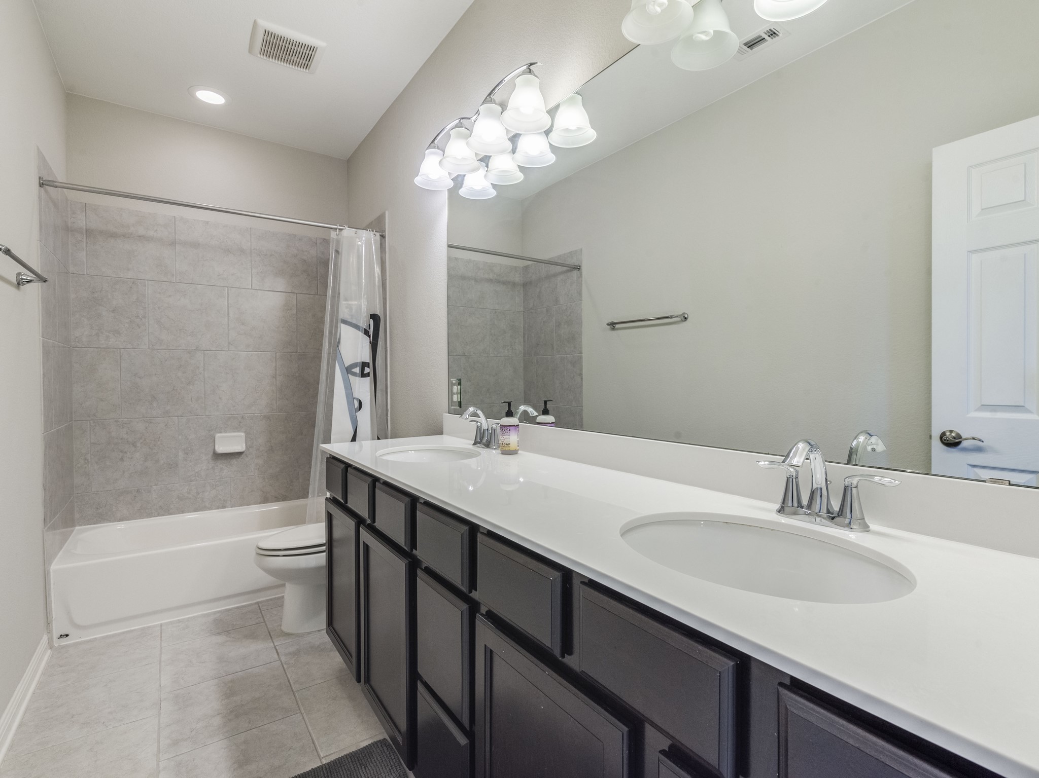 6829 Banff Cove Austin, TX 78754 - Photo 16 of 39 a bathroom with a tub a sink and mirror