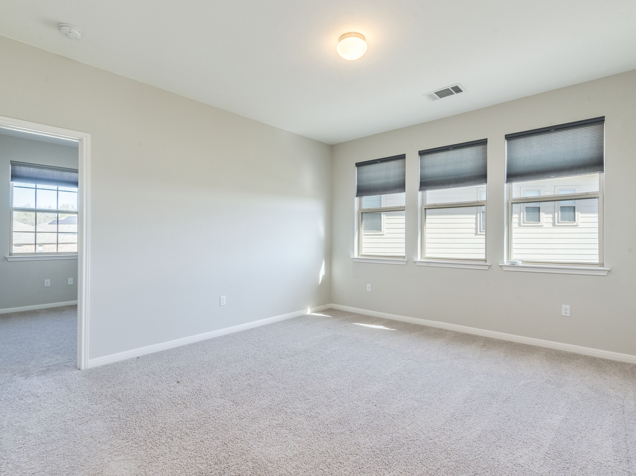 6829 Banff Cove Austin, TX 78754 - Photo 22 of 39 an empty room with windows