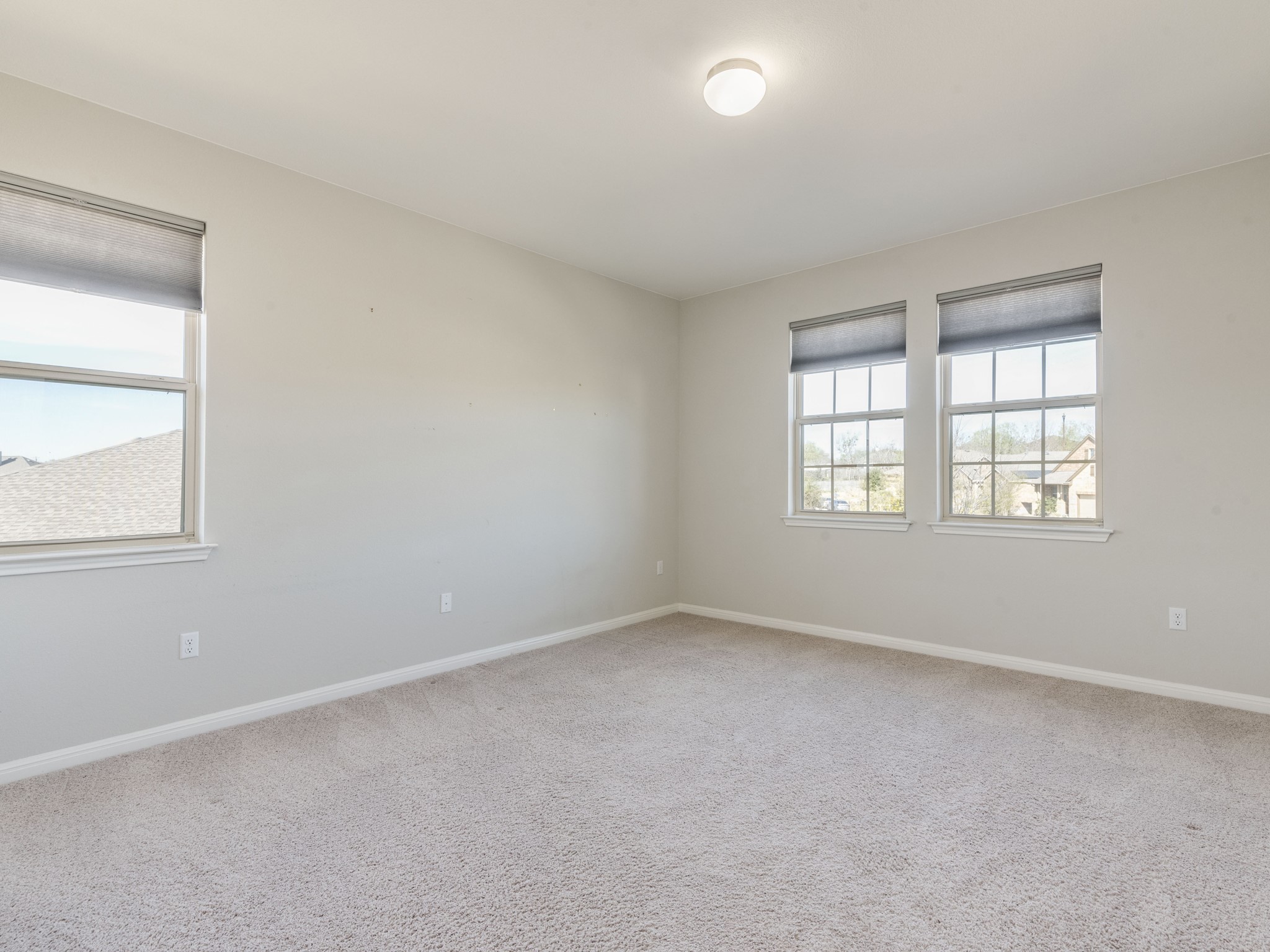6829 Banff Cove Austin, TX 78754 - Photo 28 of 39 an empty room with windows