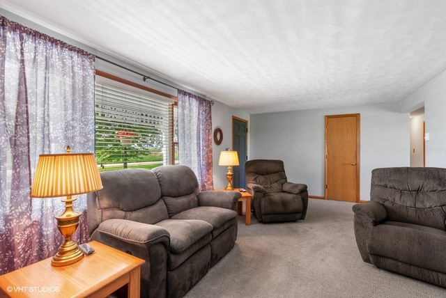 15809 Maple Park Road Maple Park, IL 60151 - Photo 4 of 19 a living room with furniture and a lamp