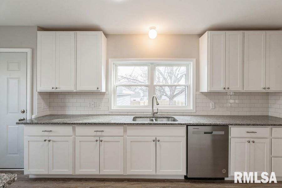 1717 North 3rd Street Clinton, IA 52732 - Photo 7 of 15