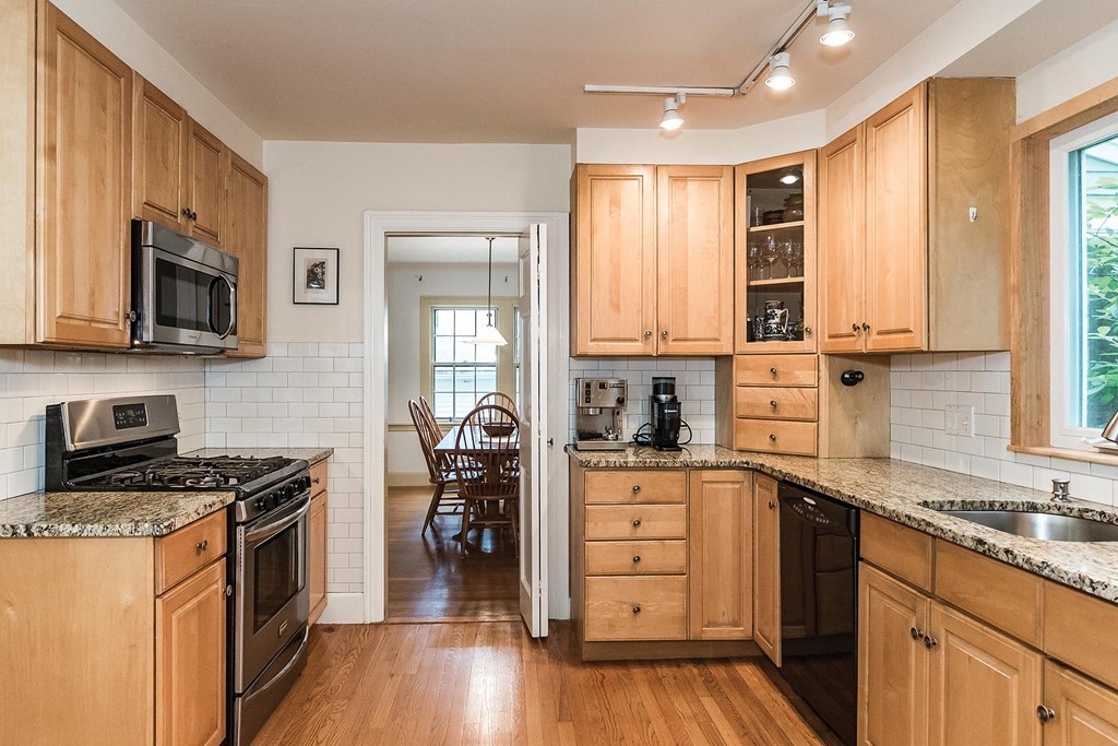 90 Risley Road Brookline, MA 02467 - Photo 5 of 14