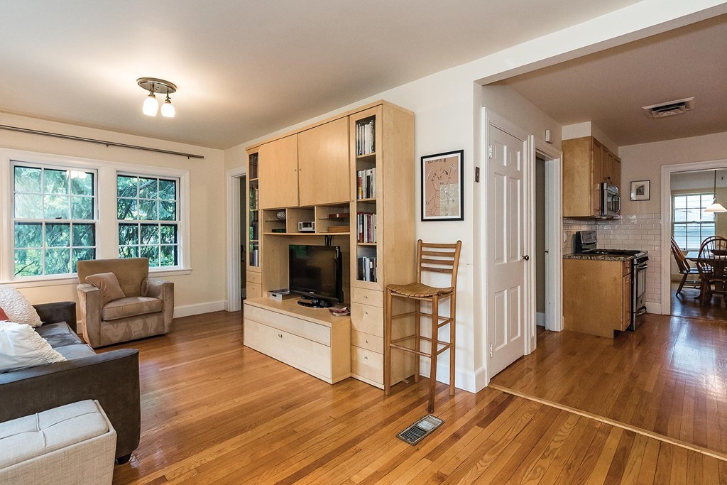 90 Risley Road Brookline, MA 02467 - Photo 6 of 14
