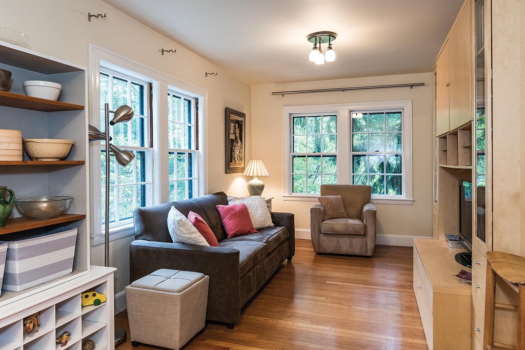 90 Risley Road Brookline, MA 02467 - Photo 7 of 14